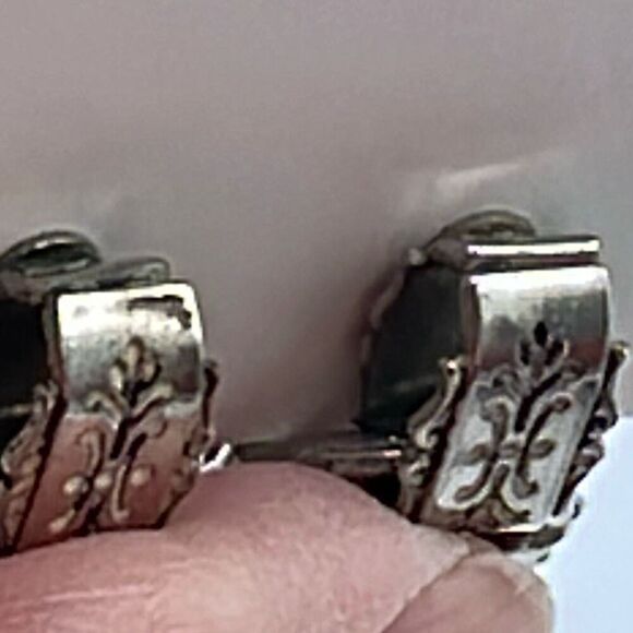 Vintage door knocker style screwback ornate earrings. - Picture 2 of 7